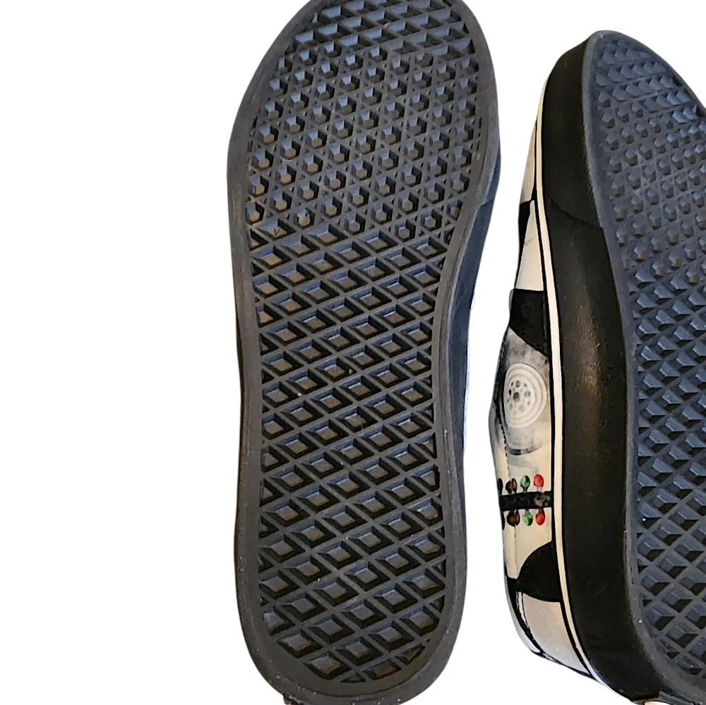 EUC Raad Shop Unisex Black and White Checkered Slip-On Shoes Women's 9 Men's 7